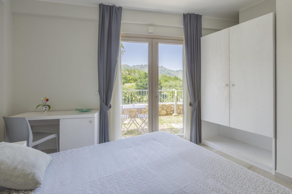 Double room panoramic with side sea view