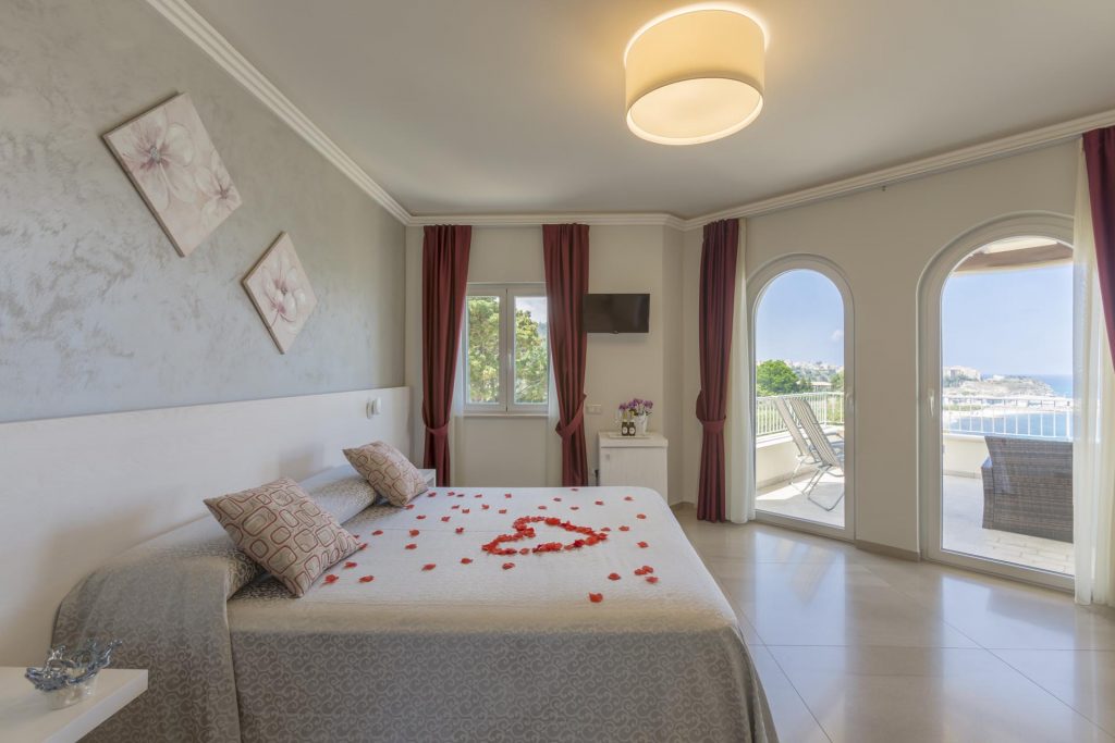 Double room deluxe with sea view terrace