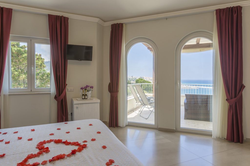 Double room deluxe with sea view terrace